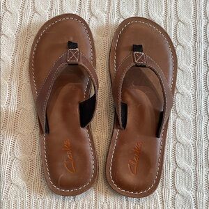 NWT 7 Clark’s brown leather flip flops/thongs rubber sole see scuffs on footbed